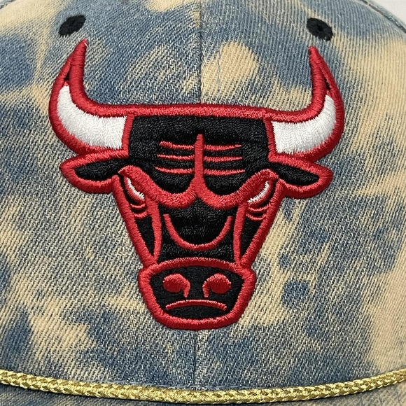 Hardwood Classics Mitchell & Ness NBA Chicago Bulls Bleached Denim Snapback Hat - Picture 5 of 8
